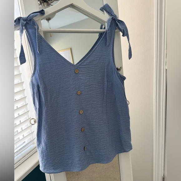 Fortune & Ivy Bonnie Button Detail Blouse, Size Medium - Picture 2 of 6